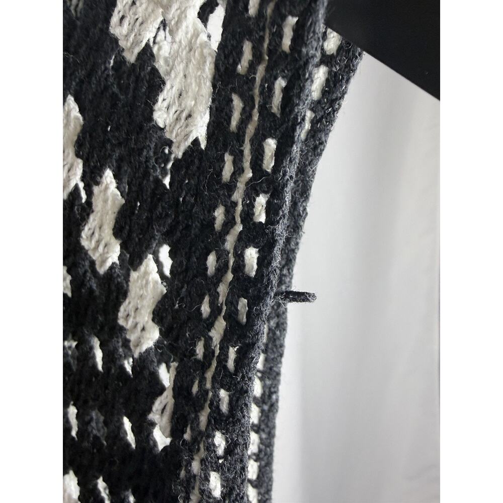 Halogen Black and White Chevron Sleeveless Knit Sweater Size Medium Casual Boho - Picture 5 of 7